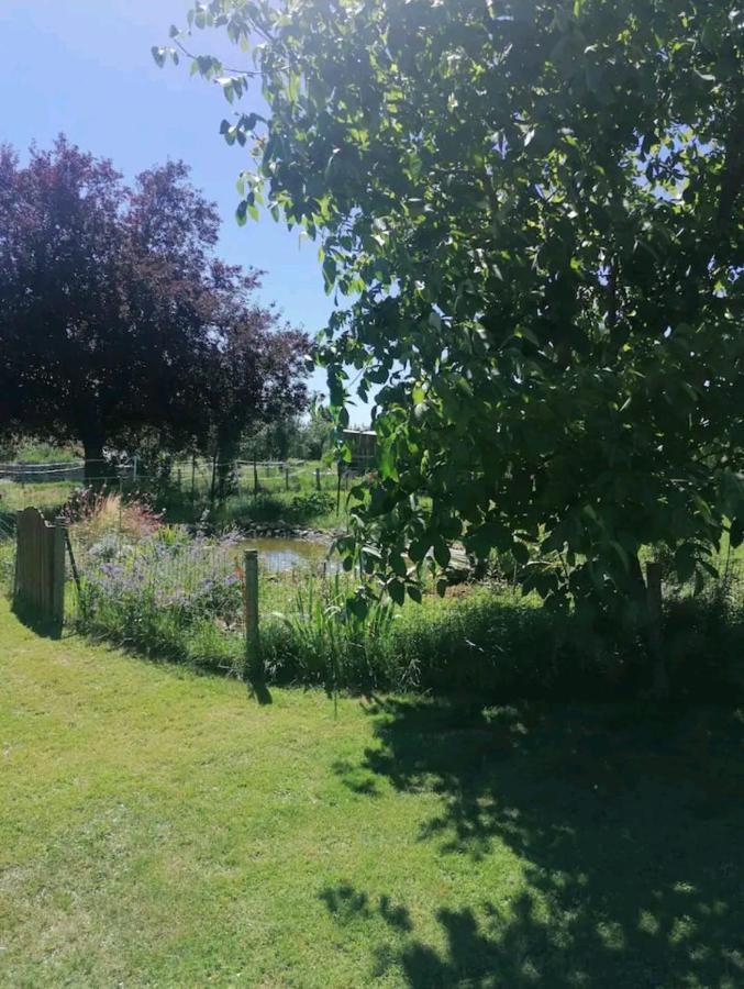 Un Air De Campagne Bed & Breakfast Millac  Bagian luar foto